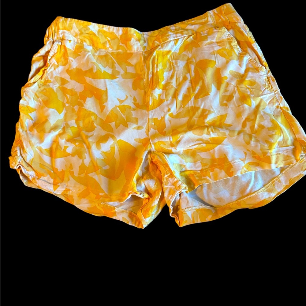 Nine west yellow comfortable shorts